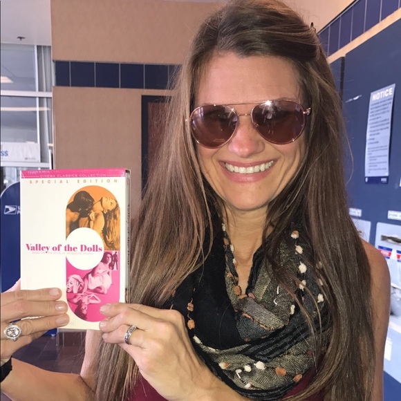 Meet your Posher, Melissa - Picture 1 of 5